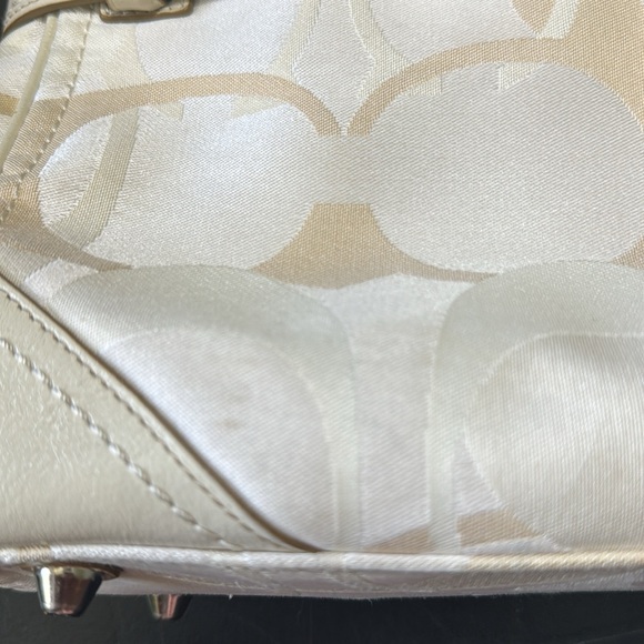 Coach Hampton Beige And Tan Canvas Logo‎ And Leather Accents And Trim Satchel. - Picture 11 of 12